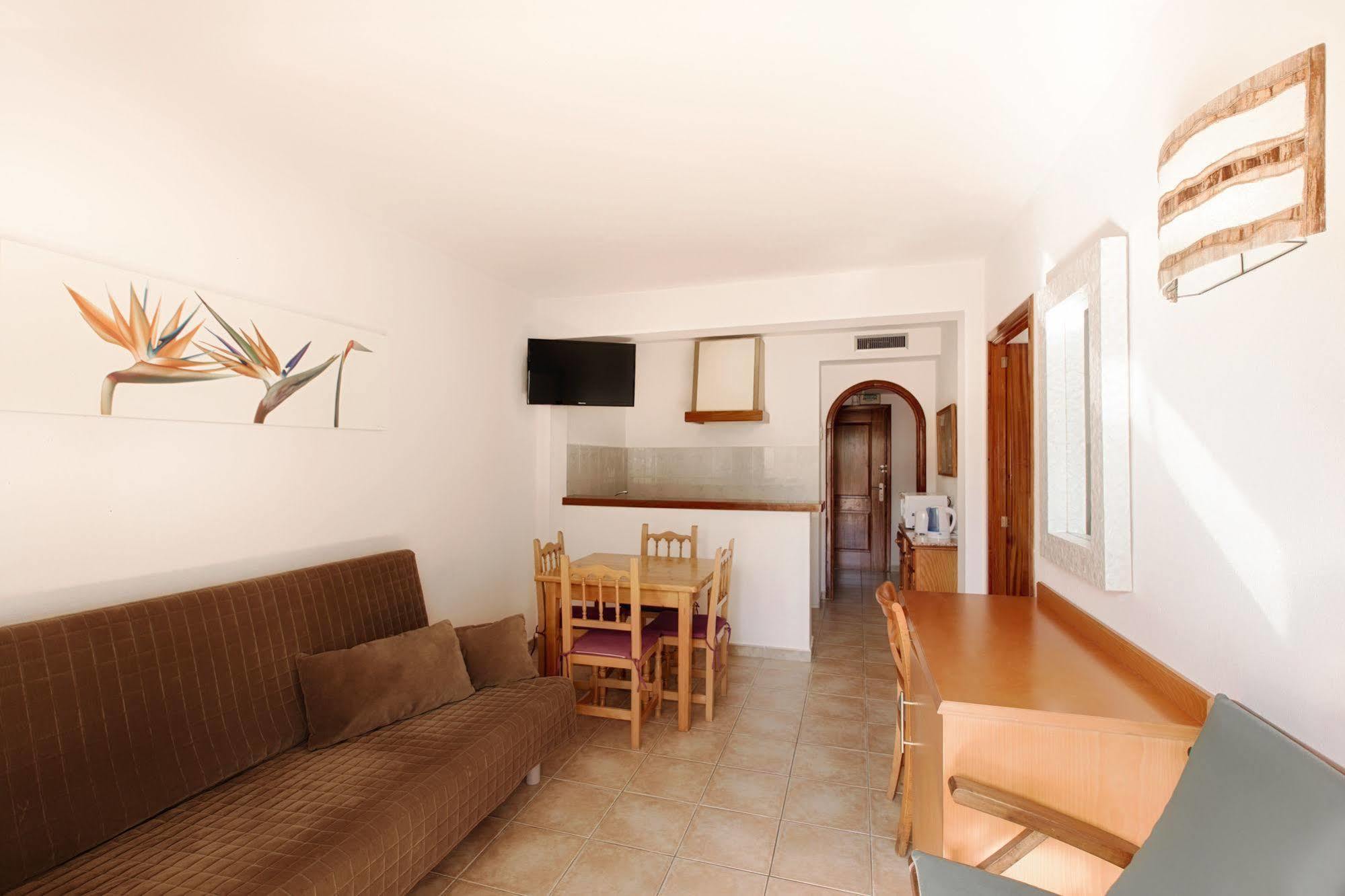 Apartamentos Colomar Santa Eularia des Riu Exterior photo