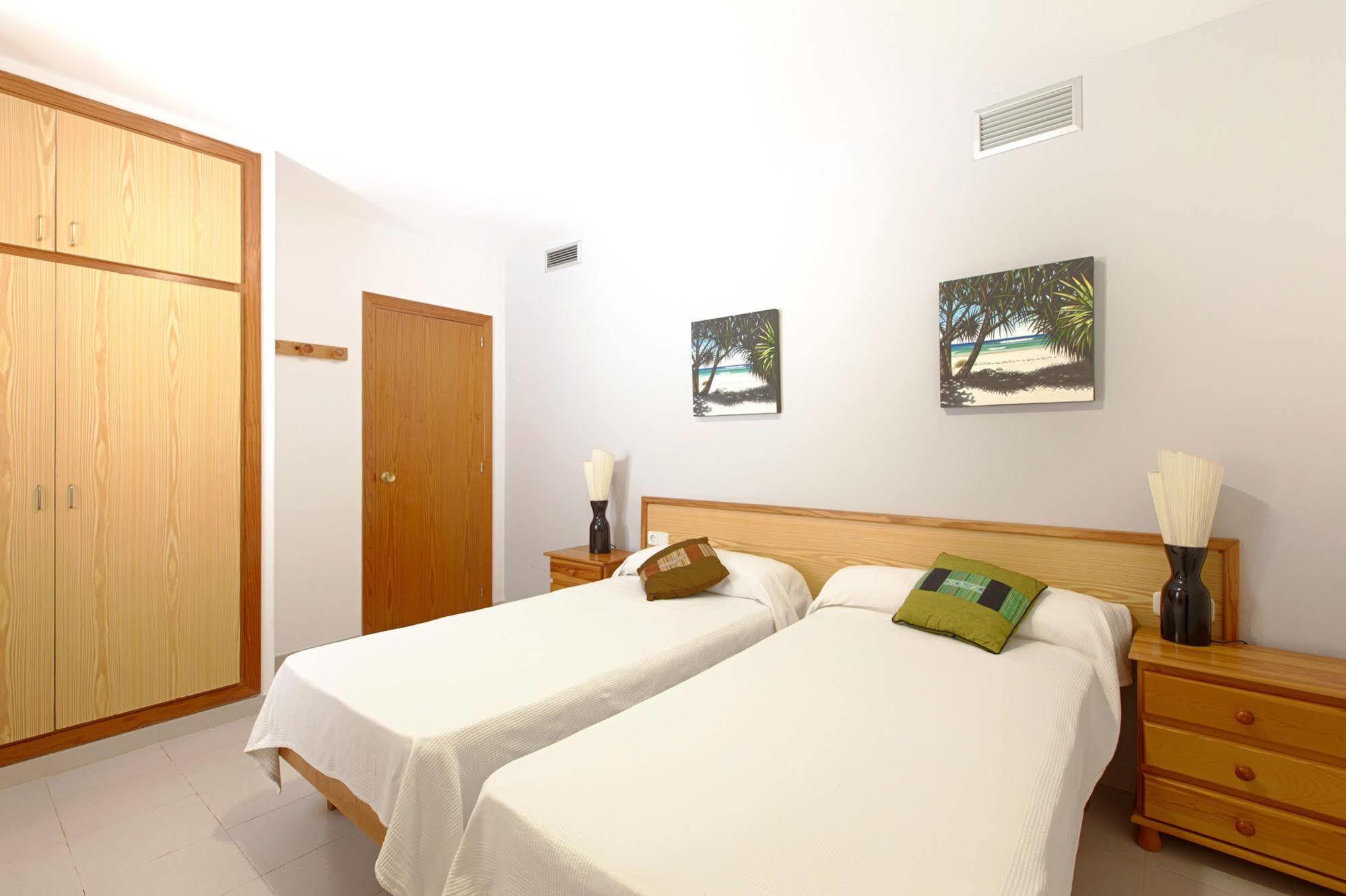 Apartamentos Colomar Santa Eularia des Riu Exterior photo