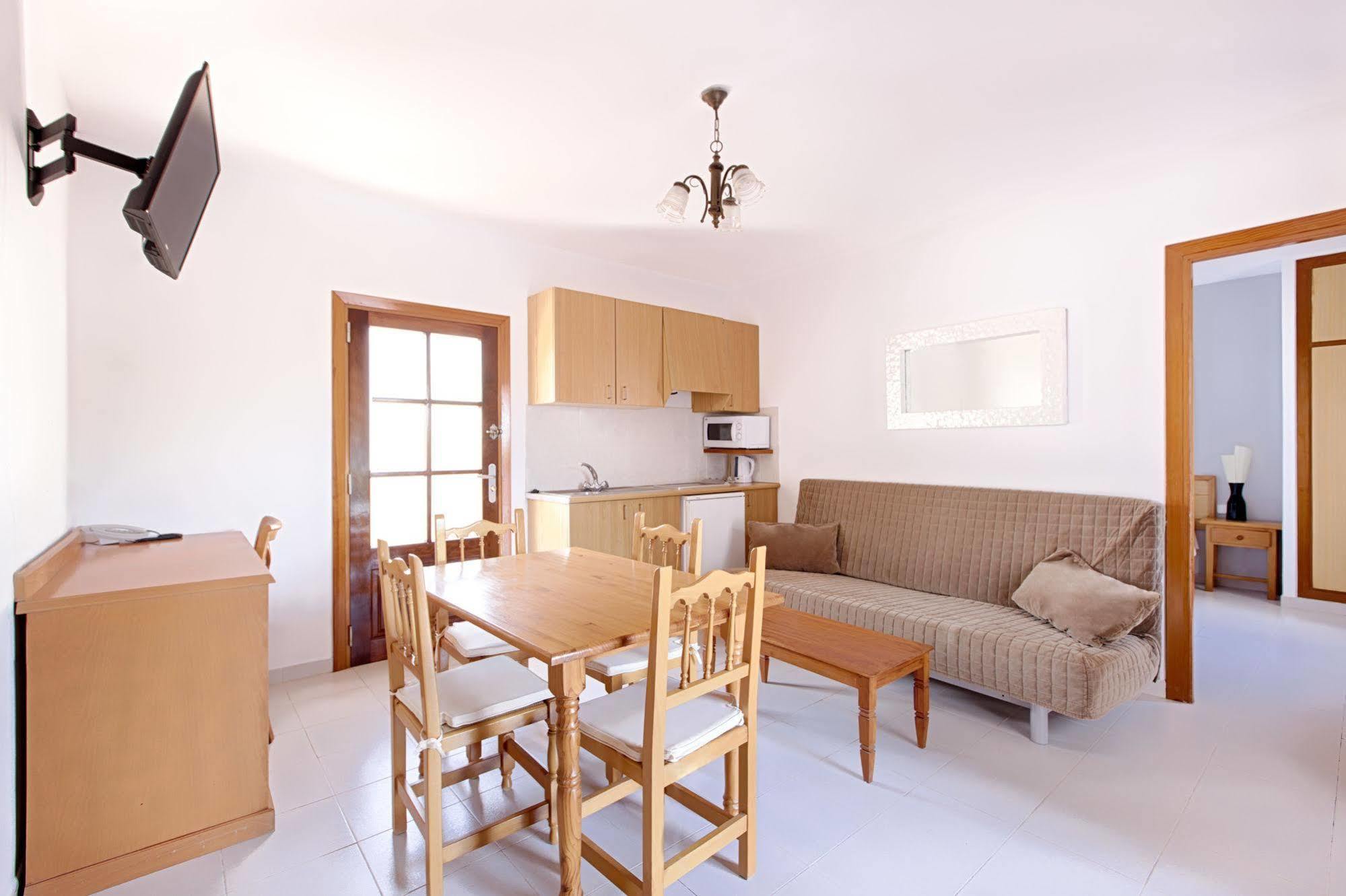 Apartamentos Colomar Santa Eularia des Riu Exterior photo