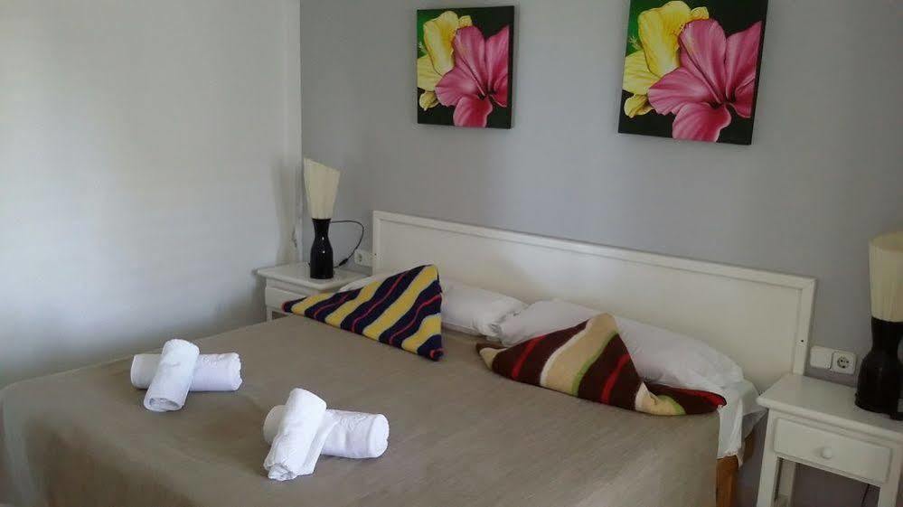 Apartamentos Colomar Santa Eularia des Riu Exterior photo